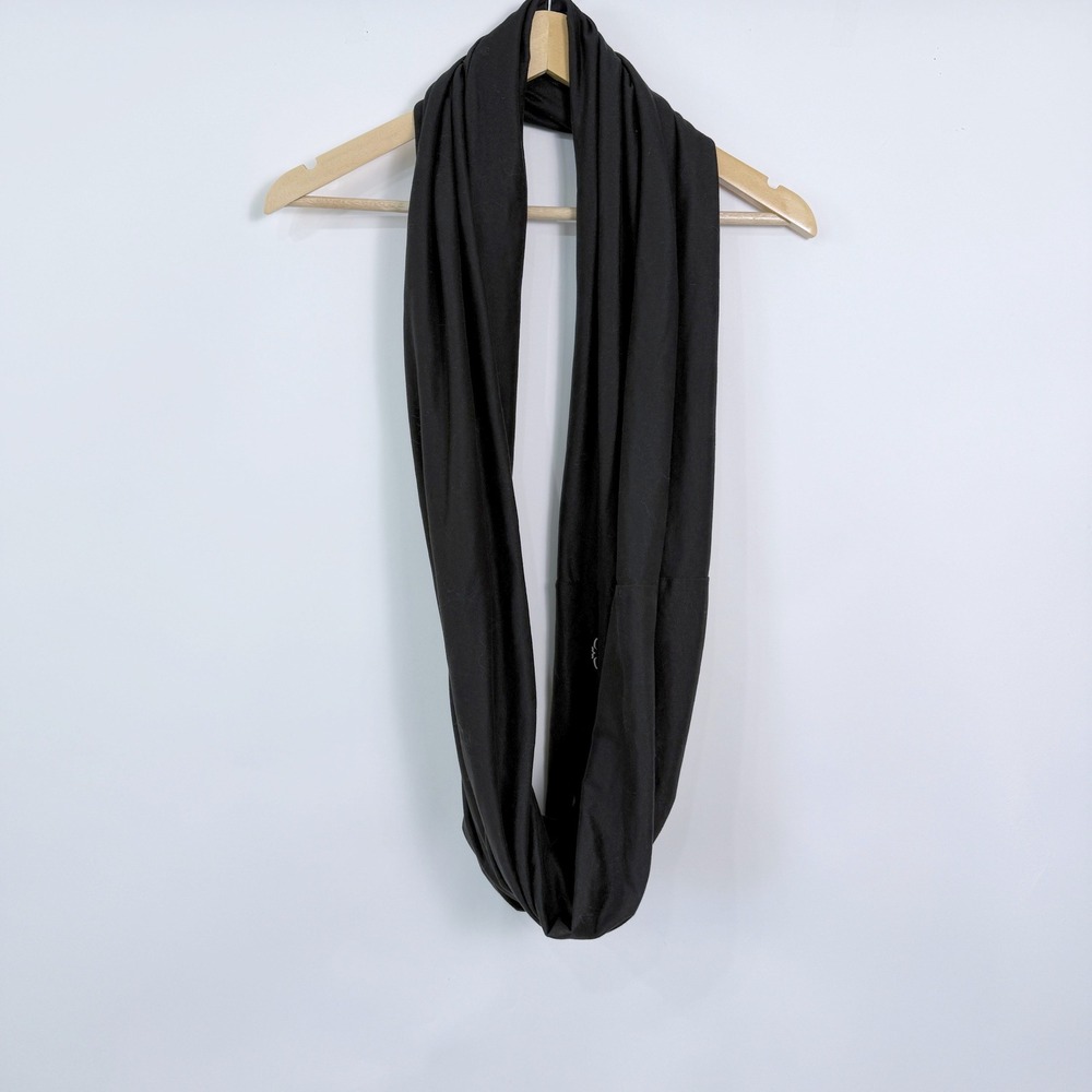Beyond Yoga Zip Pocket Infinity‎ Scarf Womens One Size Black Soft Stretch
